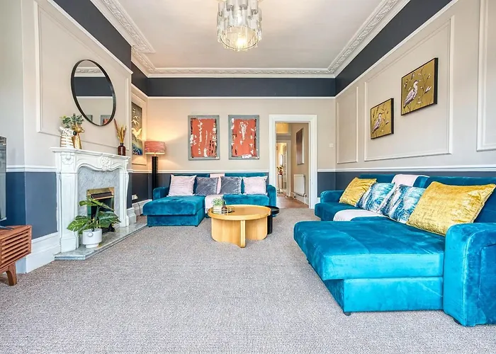 Lovely 2 Bedroom Apartment - Sleeps 9