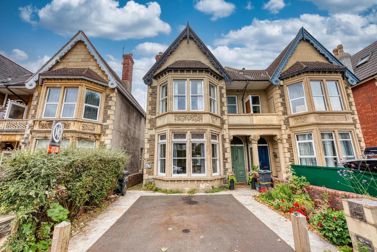 Lovely 2 Bedroom - Sleeps 9 Bristol
