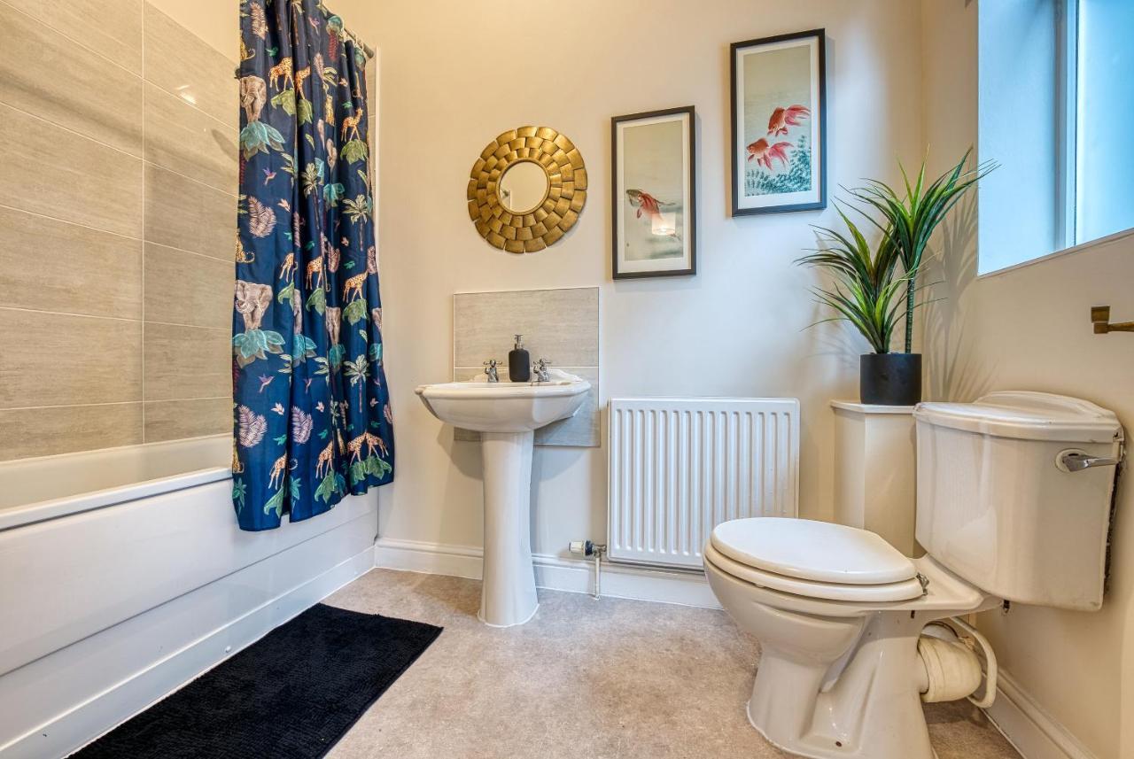 Lovely 2 Bedroom - Sleeps 9 Apartment