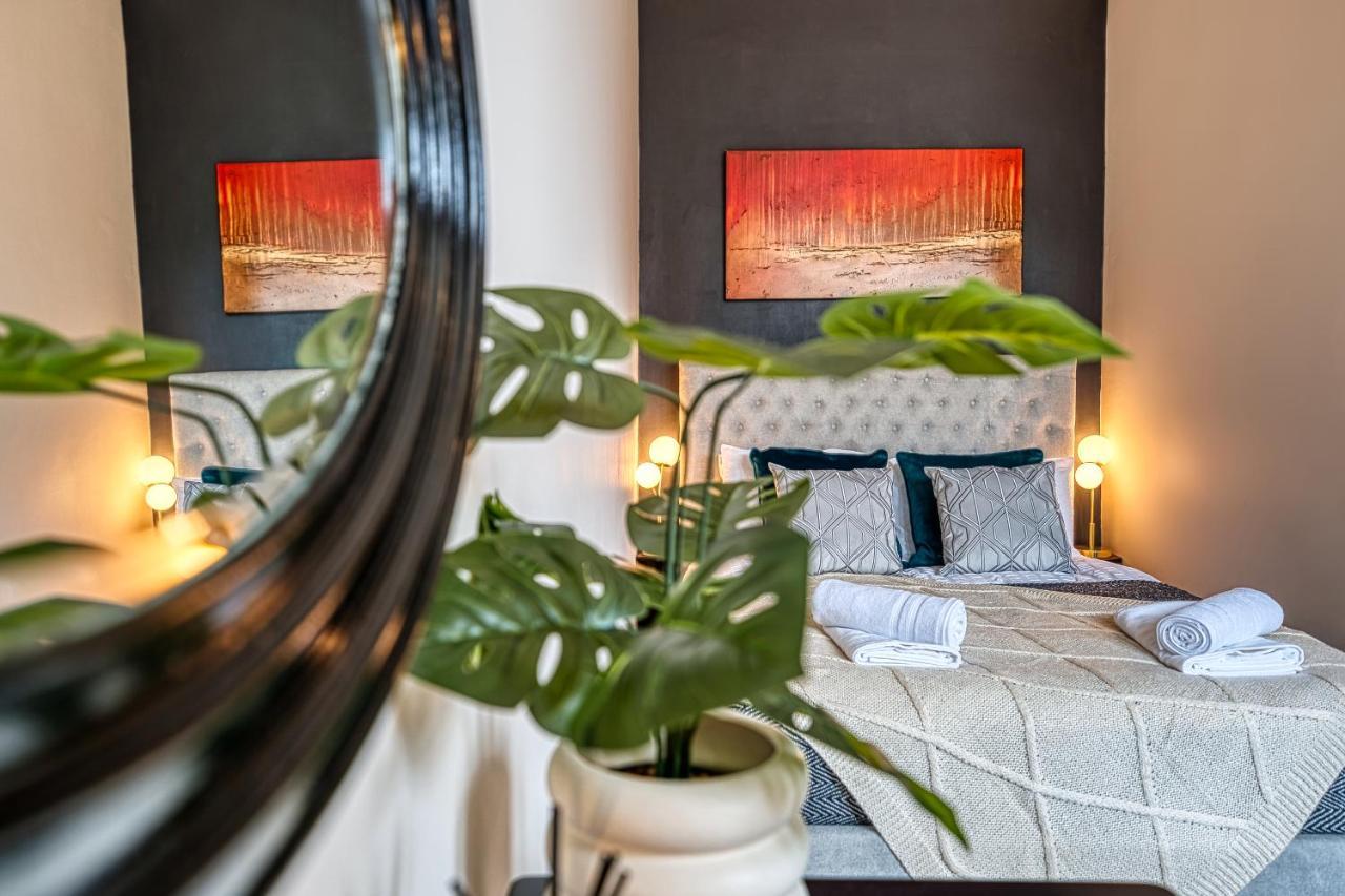 Lovely 2 Bedroom - Sleeps 9 Apartment