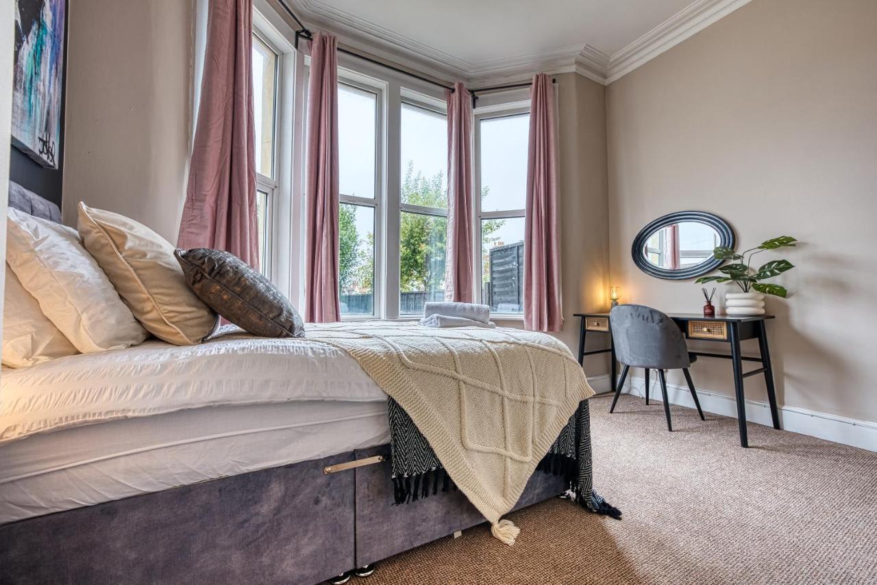 Apartment Lovely 2 Bedroom - Sleeps 9 *