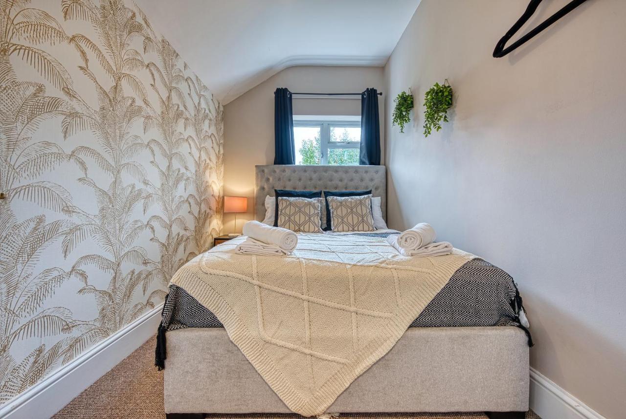 Apartment Lovely 2 Bedroom - Sleeps 9 *